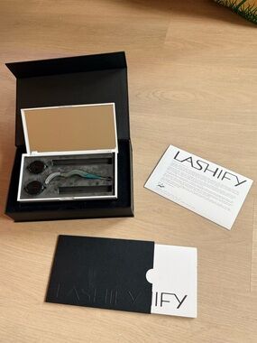 Lashify Control Kit (Case, Fuse Control Wand, Lashes (23 total, missing 1)